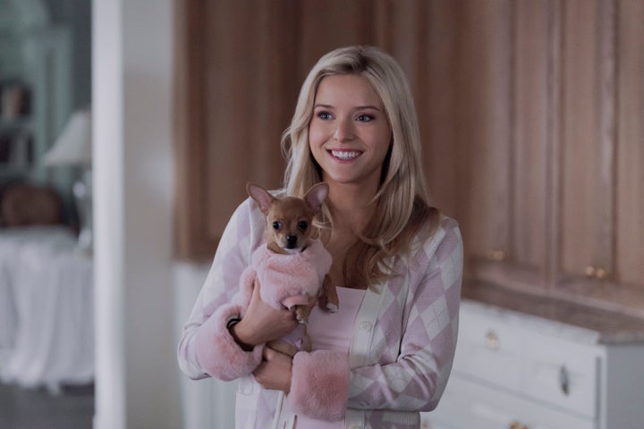 Elle Woods (Lexi Minetree) en "Ella." El personaje se originó en "legalmente rubia," donde Elle fue interpretada por Reese Witherspoon.