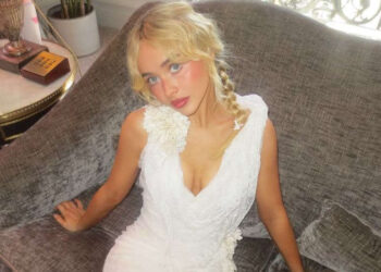 Sabrina Carpenter sorprendió al revelar el vestido que usó en la boda de Taylor Swift y Travis Kelce