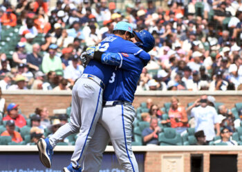 Salvador Pérez conecta su jonrón 318 y supera a George Brett en la lista de los Reales