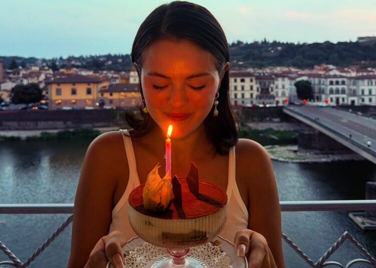 Selena Gomez publica fotos de cumpleaños que tomó Benny Blanco y reflexiona sobre su cumpleaños 34