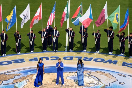 Shakira, Madonna y muchos Muppets suben al escenario del Mundial, junto a BTS y Bieber