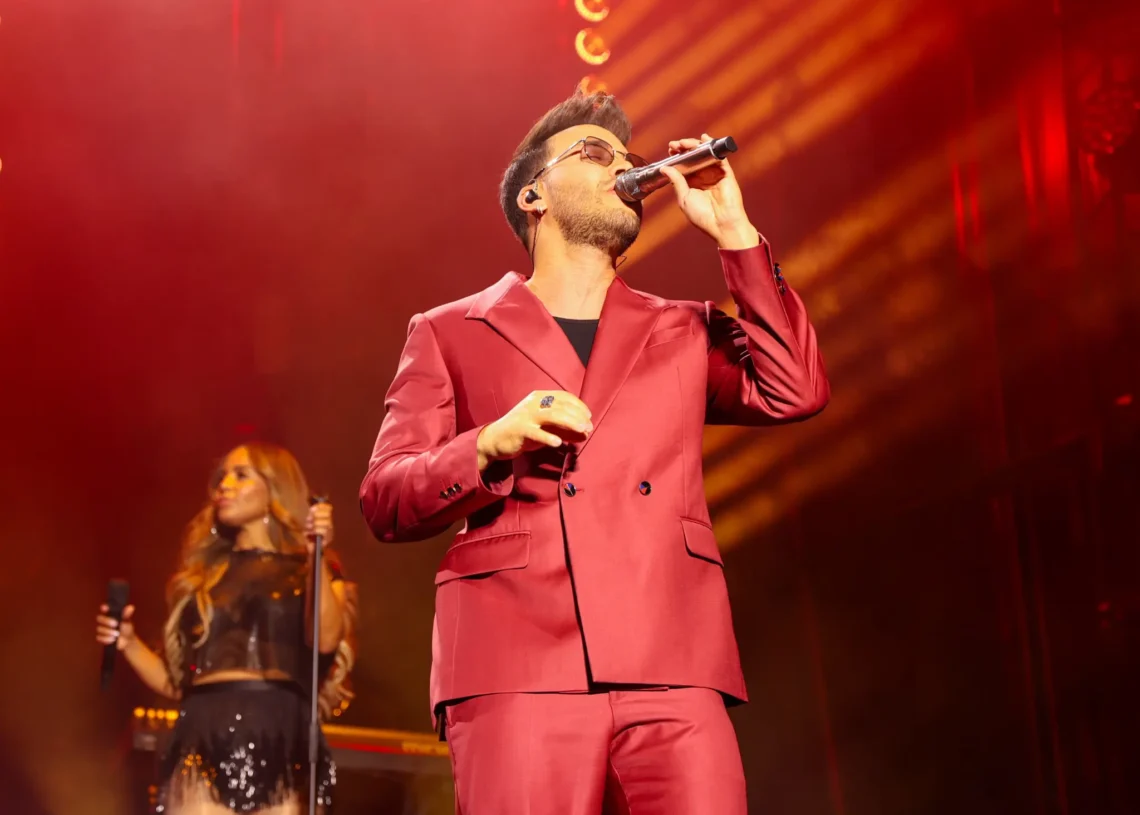 Son Fusteret baila al ritmo de bachata con Prince Royce y Romeo Santos