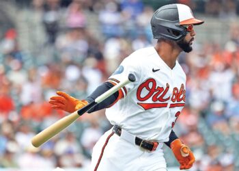 Taveras y Orioles completan la barrida de los Royals