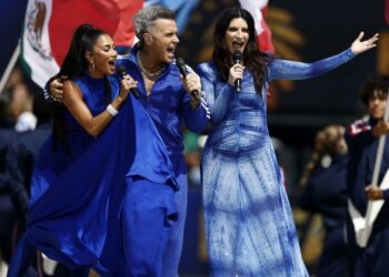 'Tengo varios más': Robbie Williams aclara lo que cae de su boca tras show de clausura del Mundial