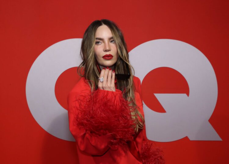 MEX9145. CIUDAD DE MÉXICO (MÉXICO), 20/11/2025.- La actriz y cantante mexicana Belinda posa durante la alfombra roja de la premiación 'Men Of the Year' de GQ este jueves, en Ciudad de México (México). EFE/Mario Guzmán