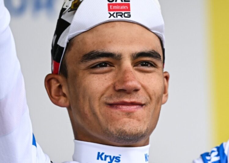 ¿Quién es Isaac del Toro, el ciclista mexicano que la está rompiendo?